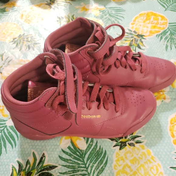 Girls Reebok - Picture 2 of 4